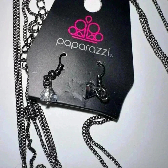 Women's Paparazzi Necklace Gunmetal Silver with earrings NEW! - Picture 3 of 8